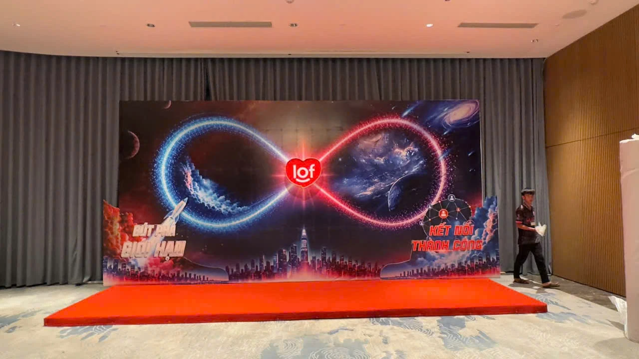 Backdrop HD Gift bứt phá giới hạn