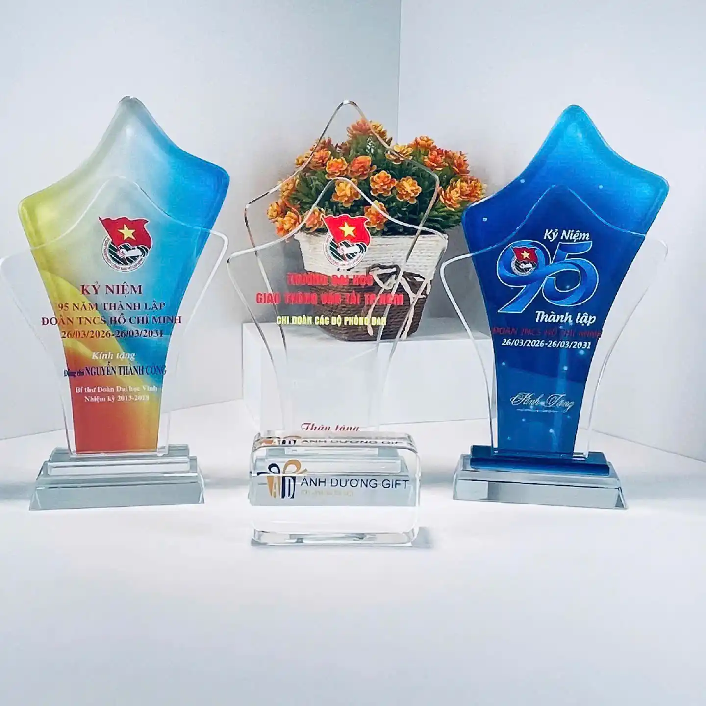 Kỷ Niệm Chương Pha Lê In Logo – Cúp Vinh Danh Doanh Nghiệp
